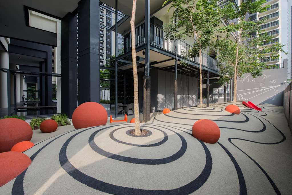 E&O Residences Kuala Lumpur Facilități foto The courtyard of the school